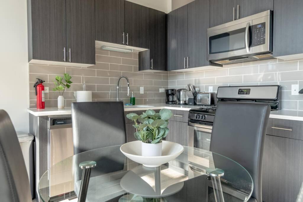 Mccormick Place Beautiful 2Br Apartment With Optional Parking Sleeps Up To 8 Near Soldier Field, Grant Park And Lakefront Trail Chicago Exterior photo