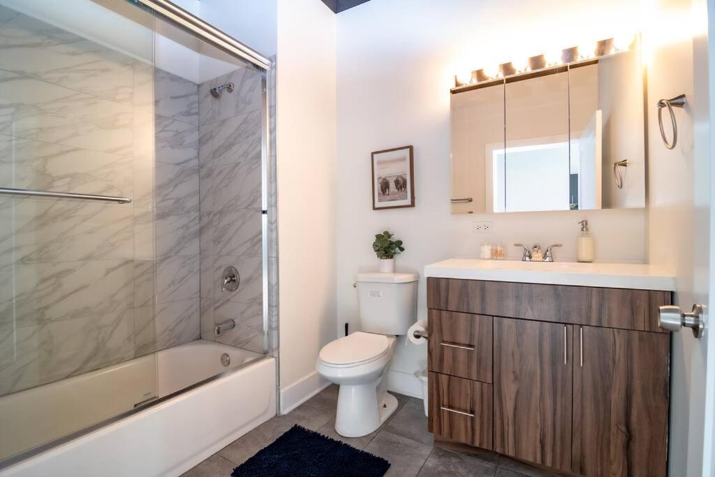 Mccormick Place Beautiful 2Br Apartment With Optional Parking Sleeps Up To 8 Near Soldier Field, Grant Park And Lakefront Trail Chicago Exterior photo